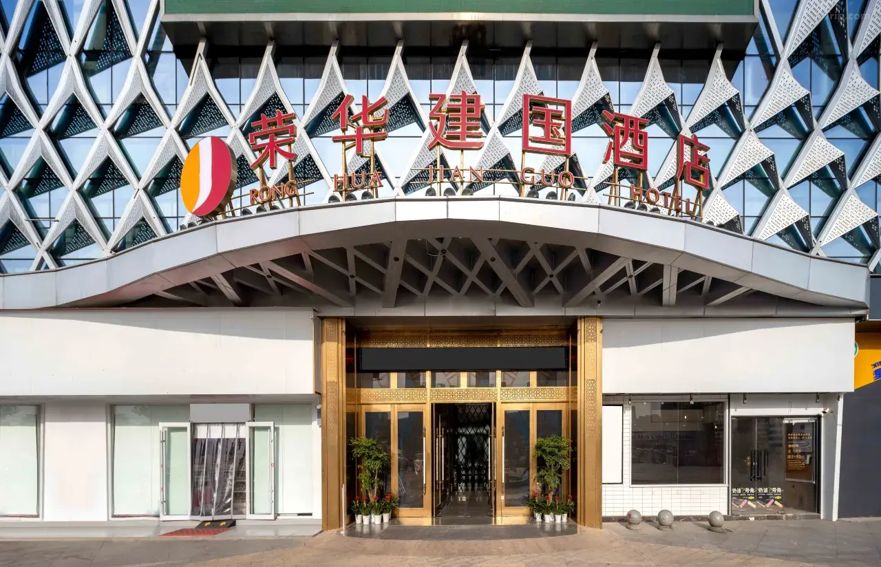 九江站万达广场荣华建国酒店外观另一角度
