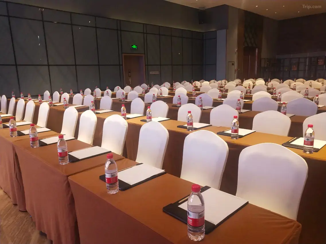 九江站万达广场荣华建国酒店休闲商务001