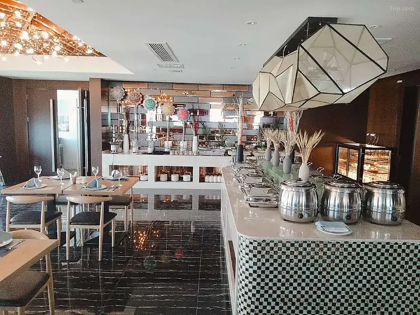悦兮湖大酒店(九江市体育中心八里湖新区店)大堂吧
