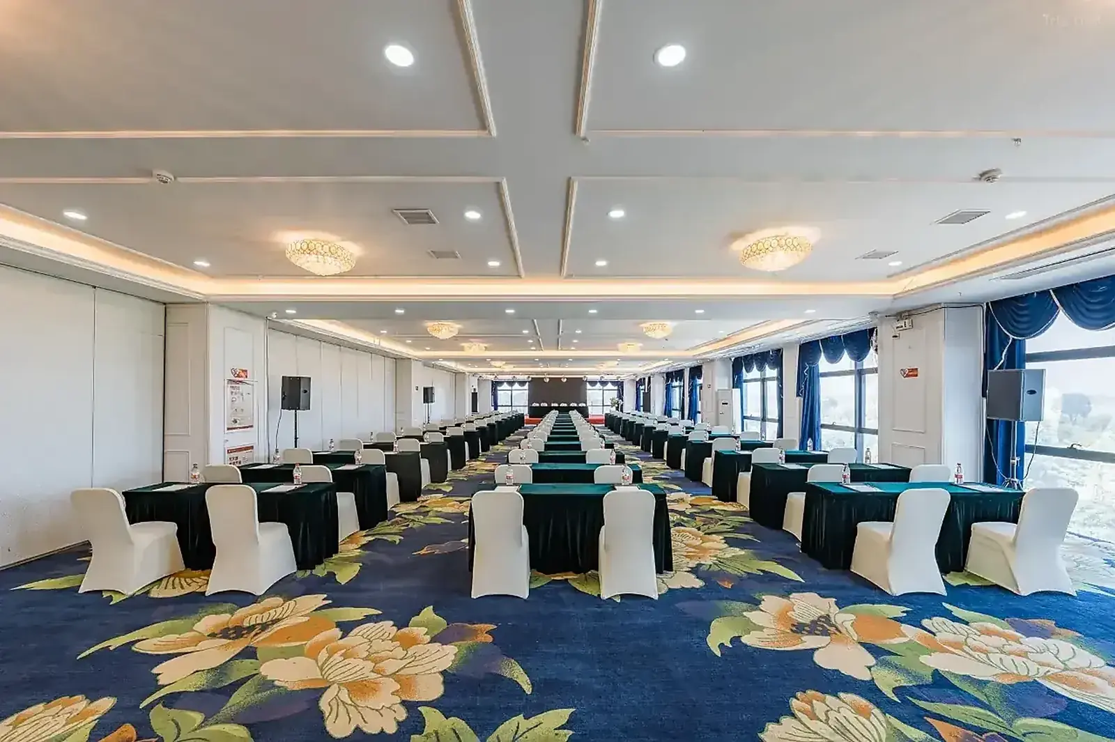 悦兮湖大酒店(九江市体育中心八里湖新区店)商务接待区